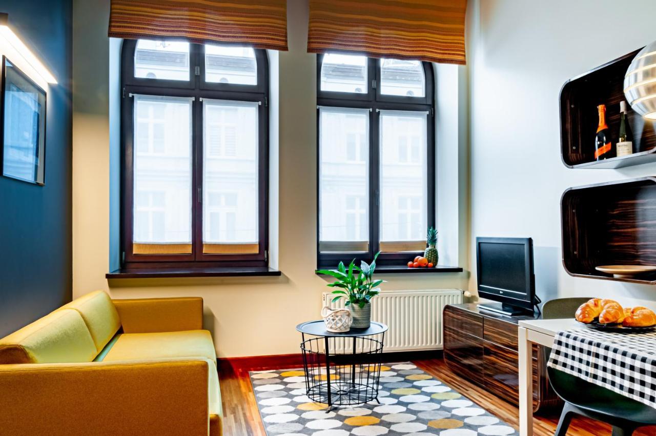 Home & Travel Лодз Екстериор снимка