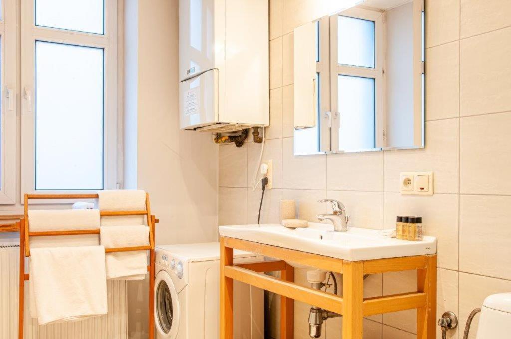 Home & Travel Лодз Екстериор снимка