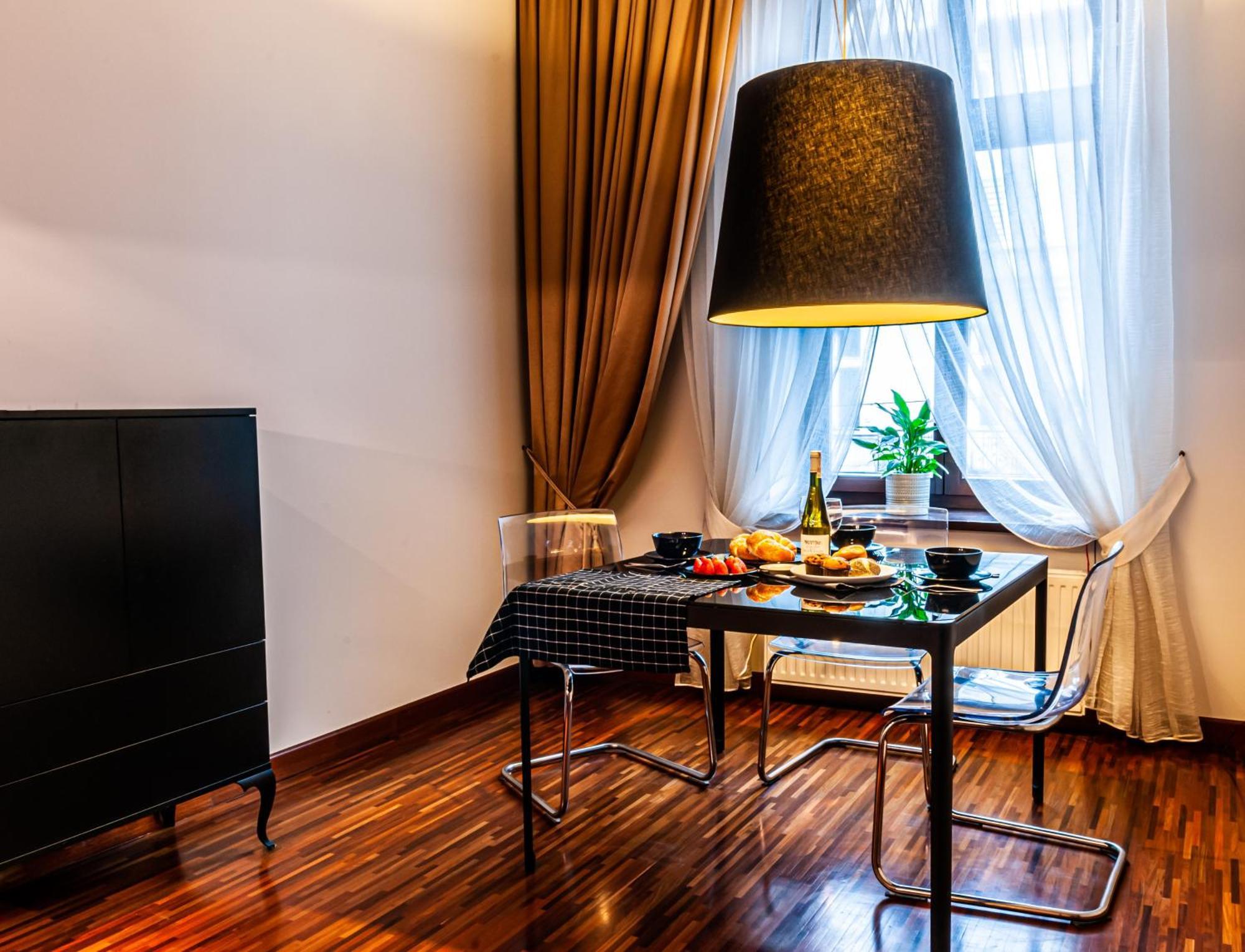 Home & Travel Лодз Екстериор снимка