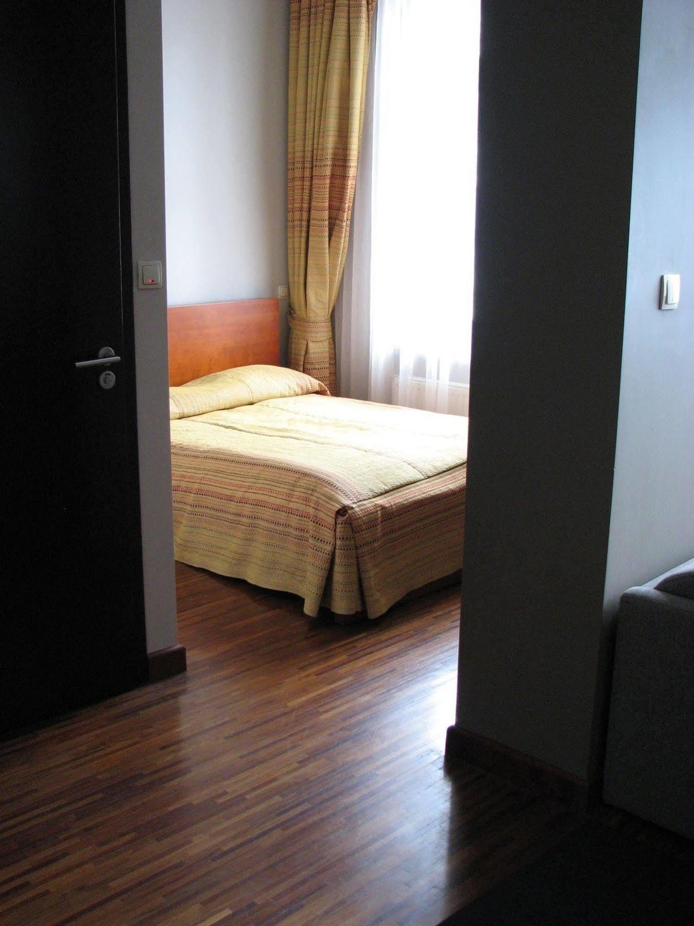 Home & Travel Лодз Екстериор снимка